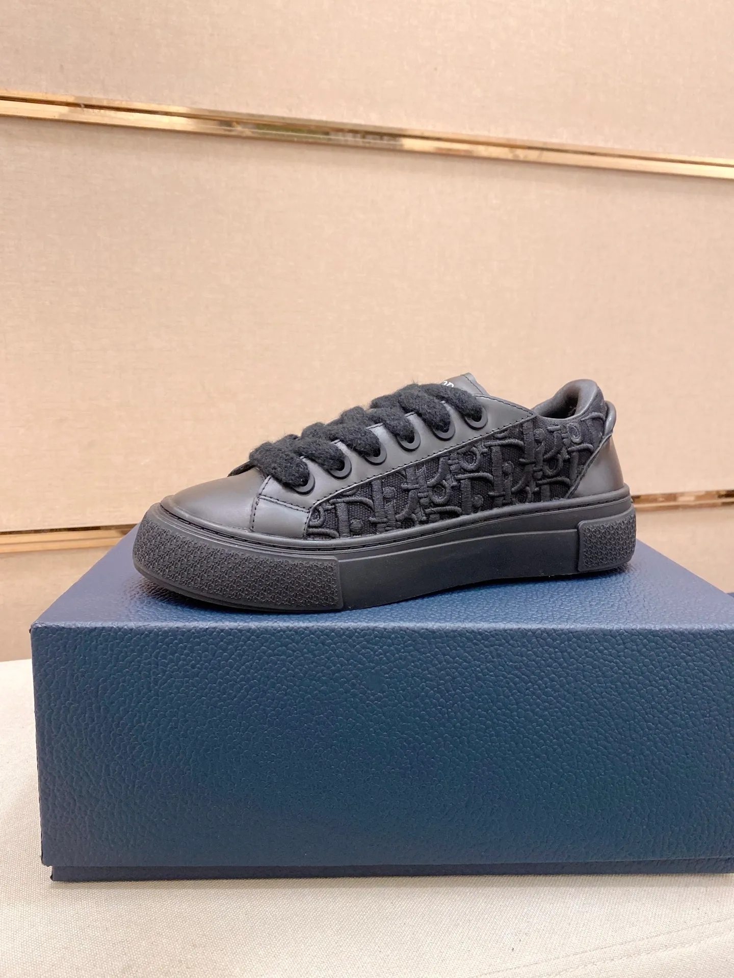 Factory price: 300 Men's shoes 💰[Dior·Dior] Top 🔍Couple style 💏🔍New casual sports style couple shoes, new four-season design, perfect workmanship, lace-up lazy style to create cabinet quality, upper: imported first-layer cowhide, sheepskin lining is soft and comfortable, ultra-light TPU wear-resistant outsole, simple, versatile fashion men's shoes, excellent color code number 35--44